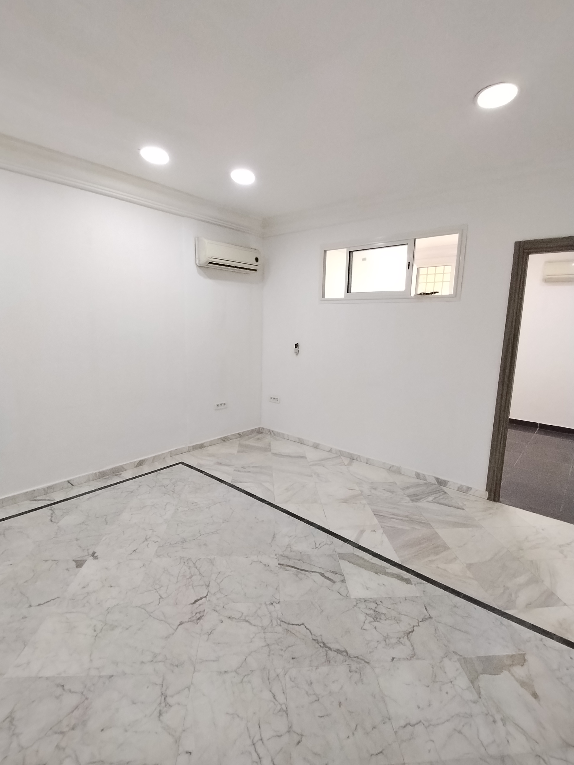 Ariana Ville Cite Ennasr 2 Bureaux & Commerces Bureau Bureau s1  avec une superficie de 50 m2