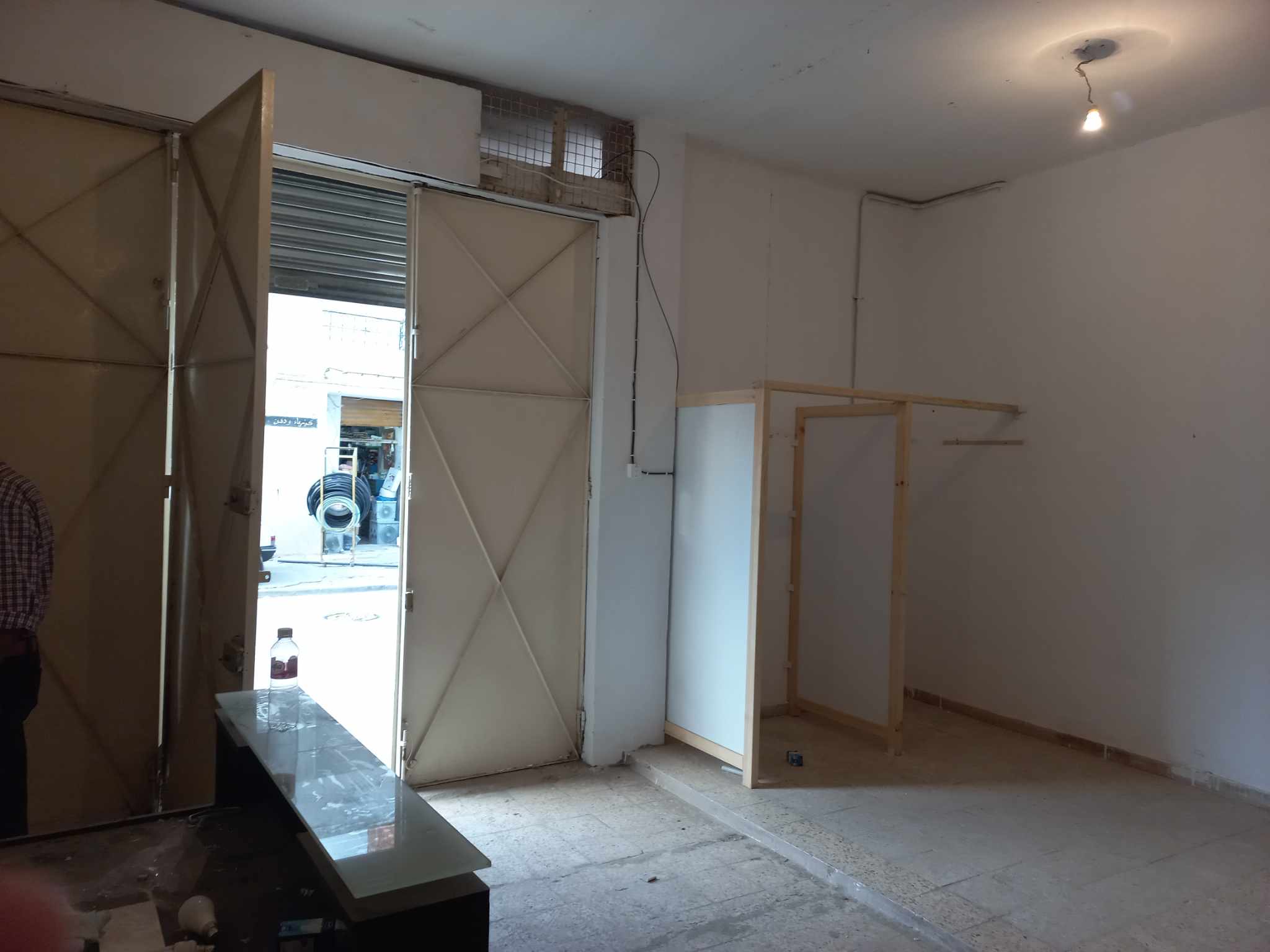 La Soukra La Soukra Bureaux & Commerces Surfaces Local 190m dar fadhal la soukra