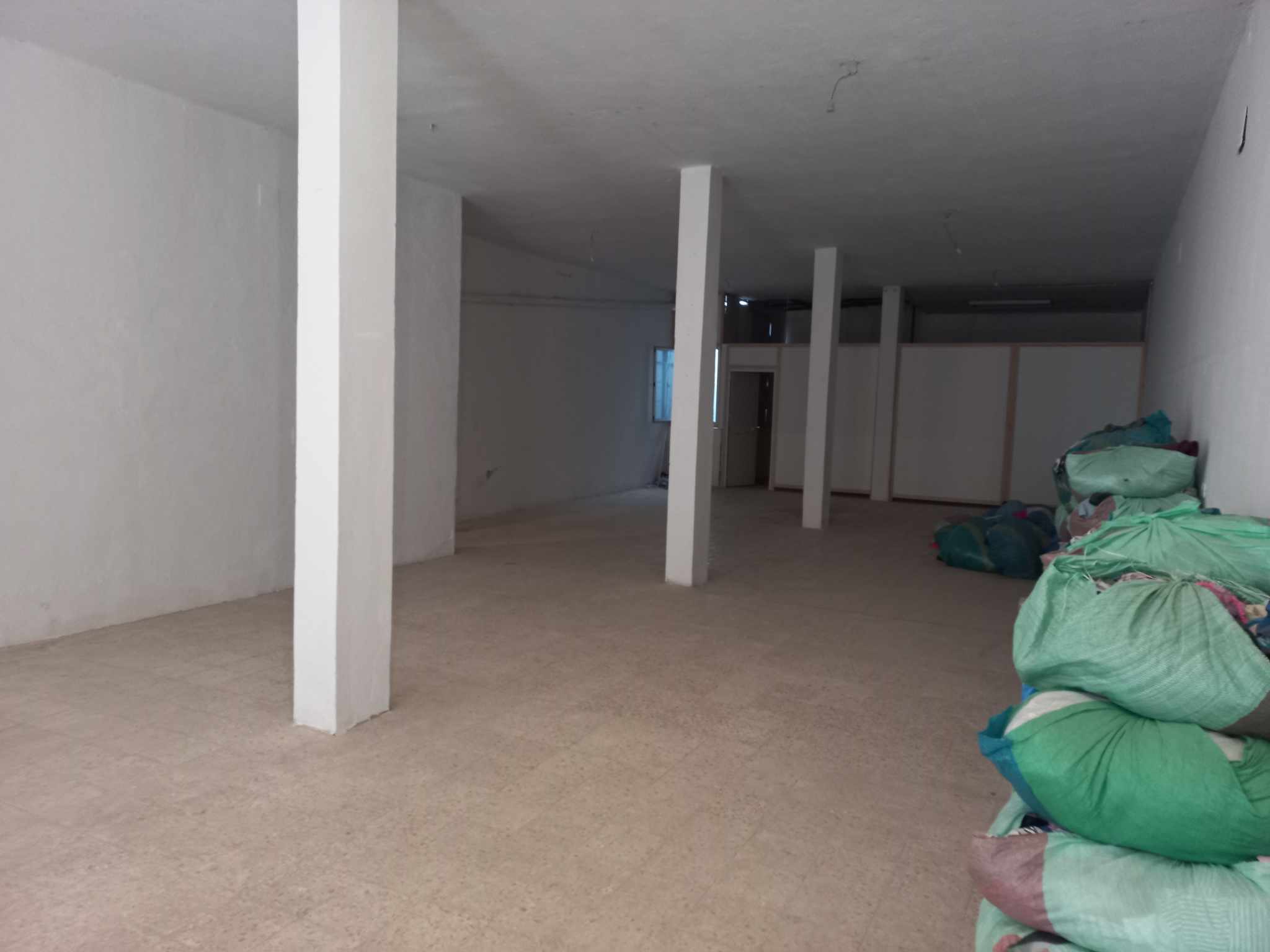 La Soukra La Soukra Bureaux & Commerces Surfaces Local 190m dar fadhal la soukra
