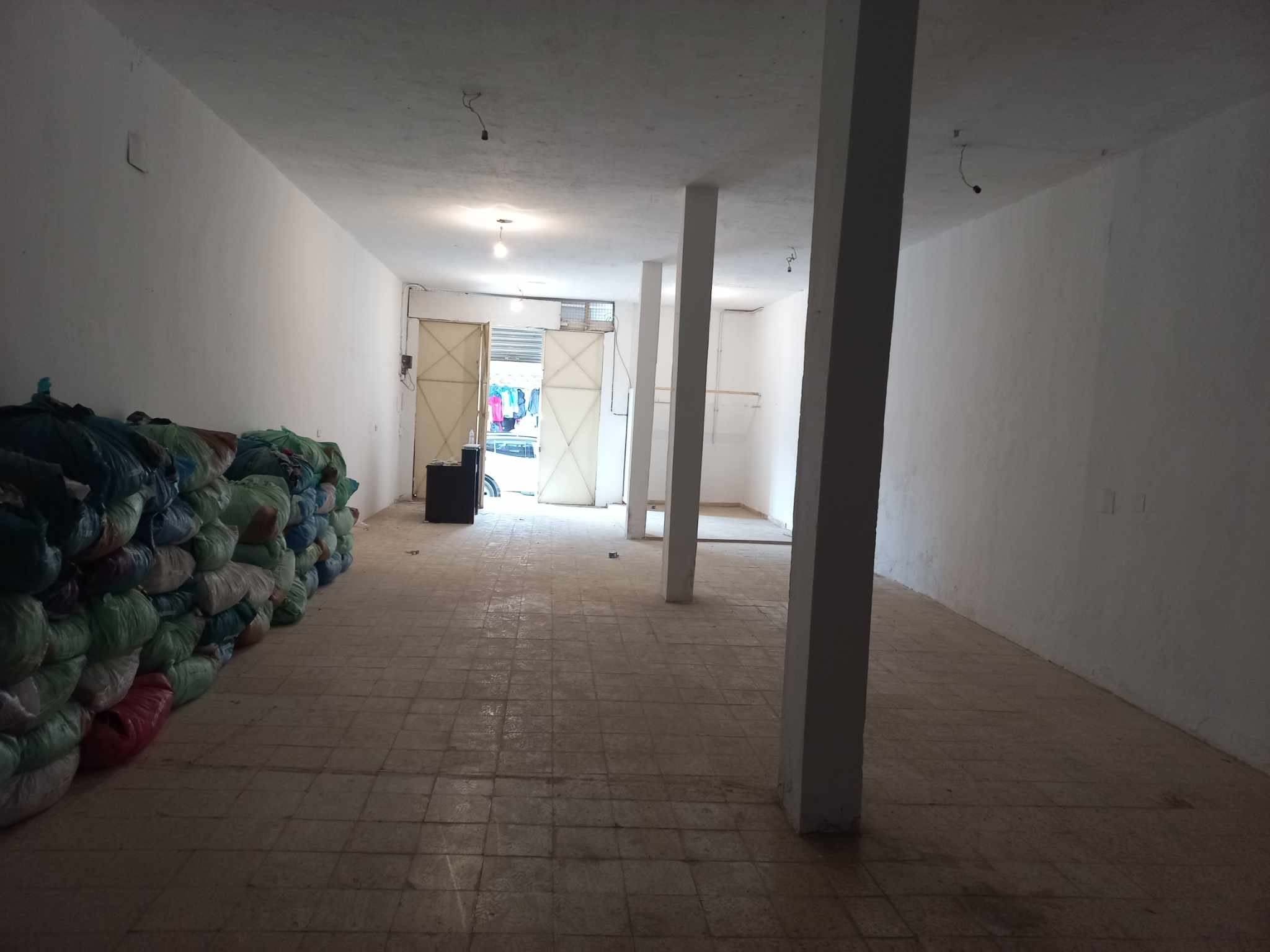La Soukra La Soukra Bureaux & Commerces Surfaces Local 190m dar fadhal la soukra