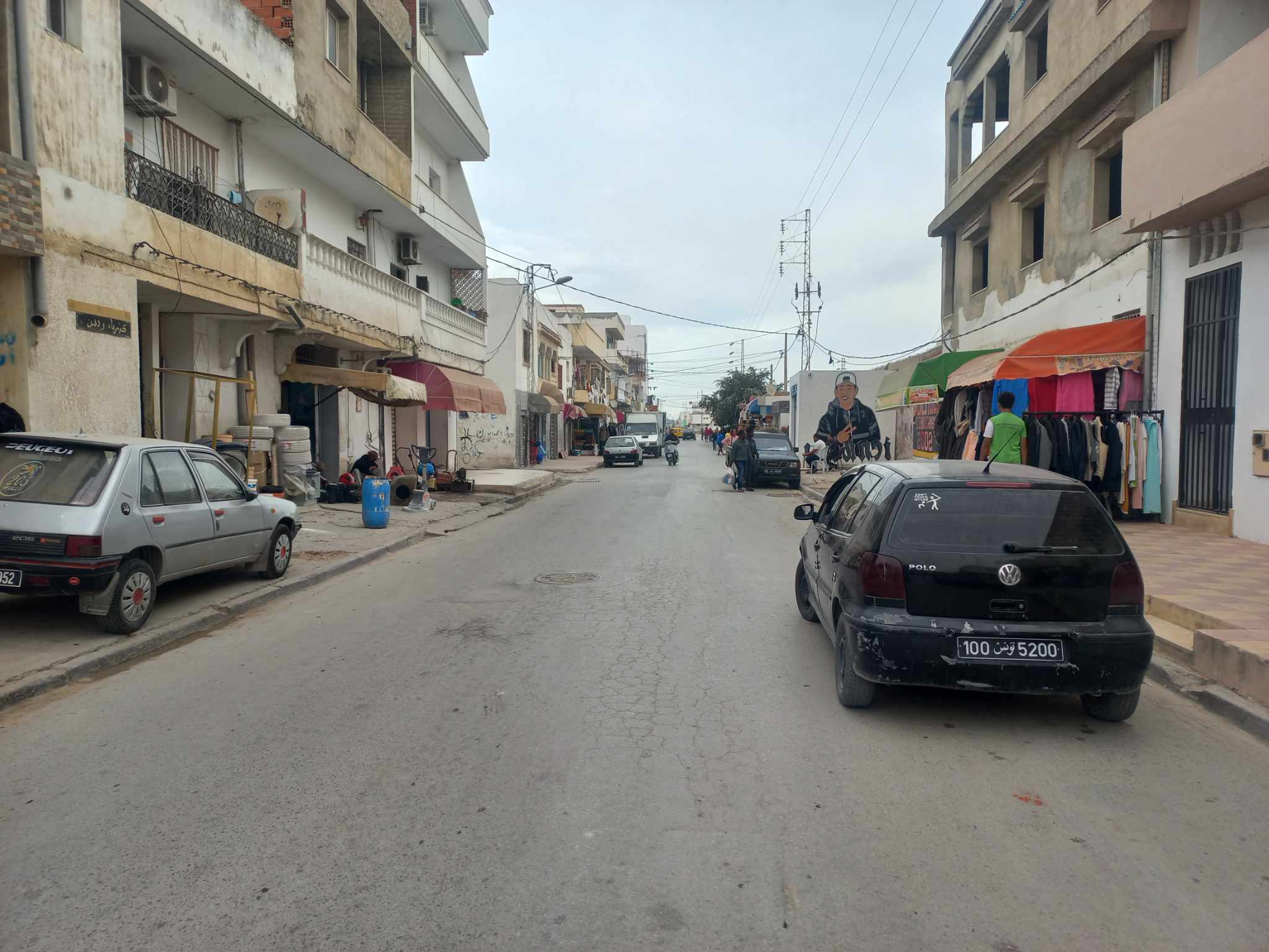 La Soukra La Soukra Bureaux & Commerces Surfaces Local 190m dar fadhal la soukra