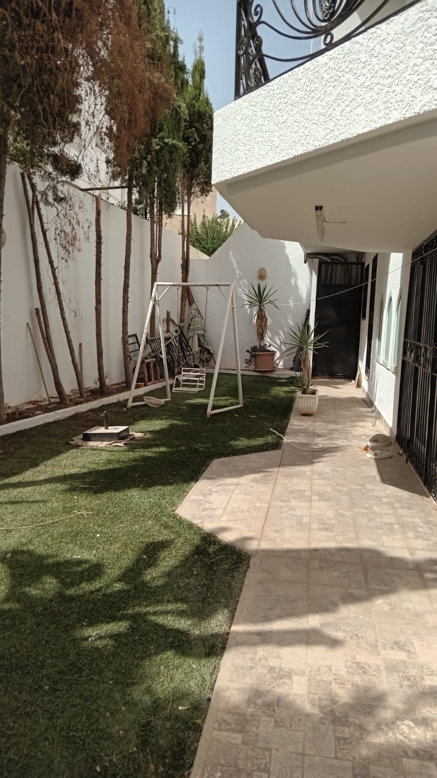 La Marsa El Aouina Location Appart. 5 pices+ Rez de chausse villa et rez de jardin aux jda