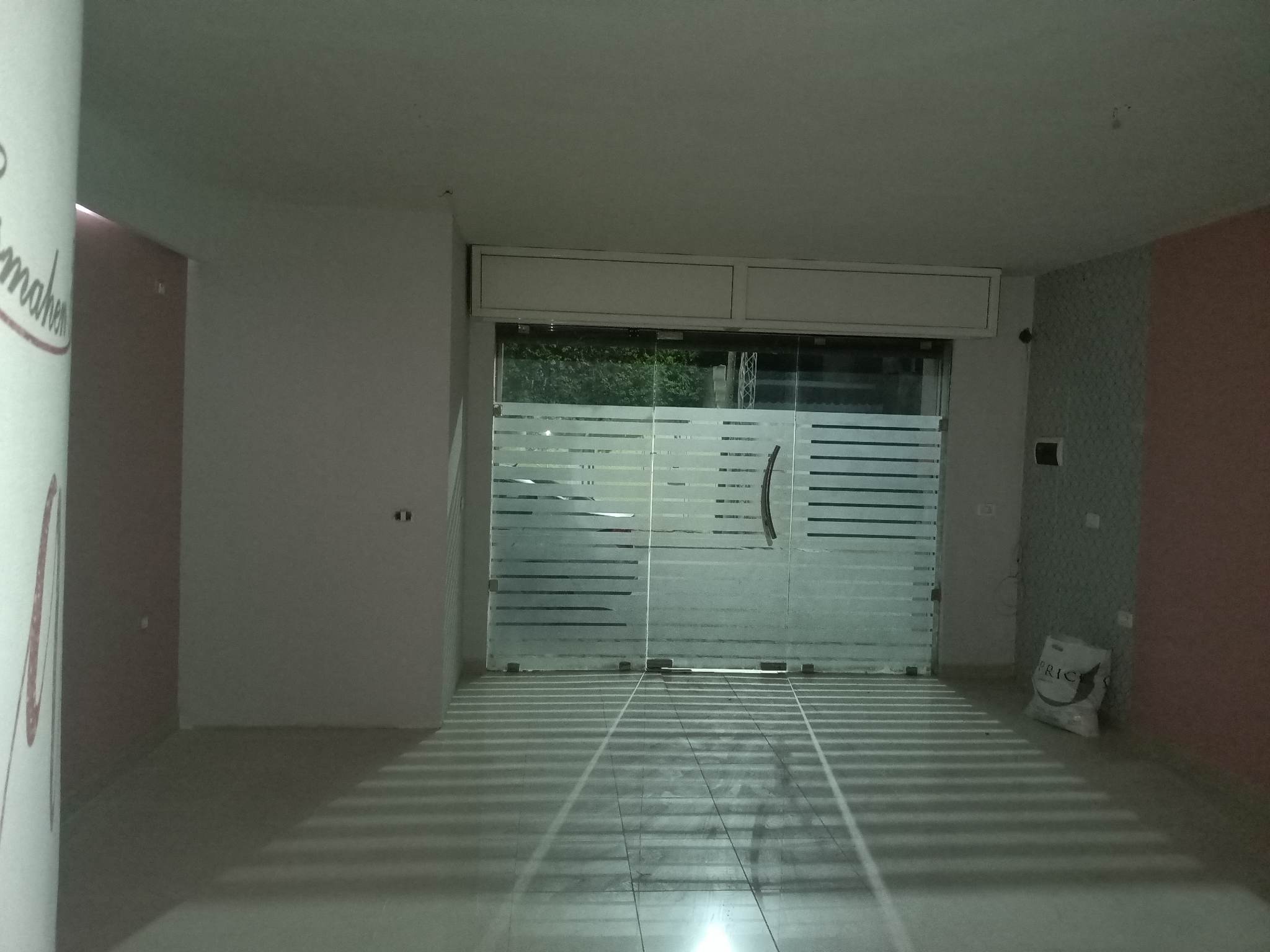 Ariana Ville El Menzah 5 Bureaux & Commerces Surfaces Local de 30m2 au menzah5 pour bureau