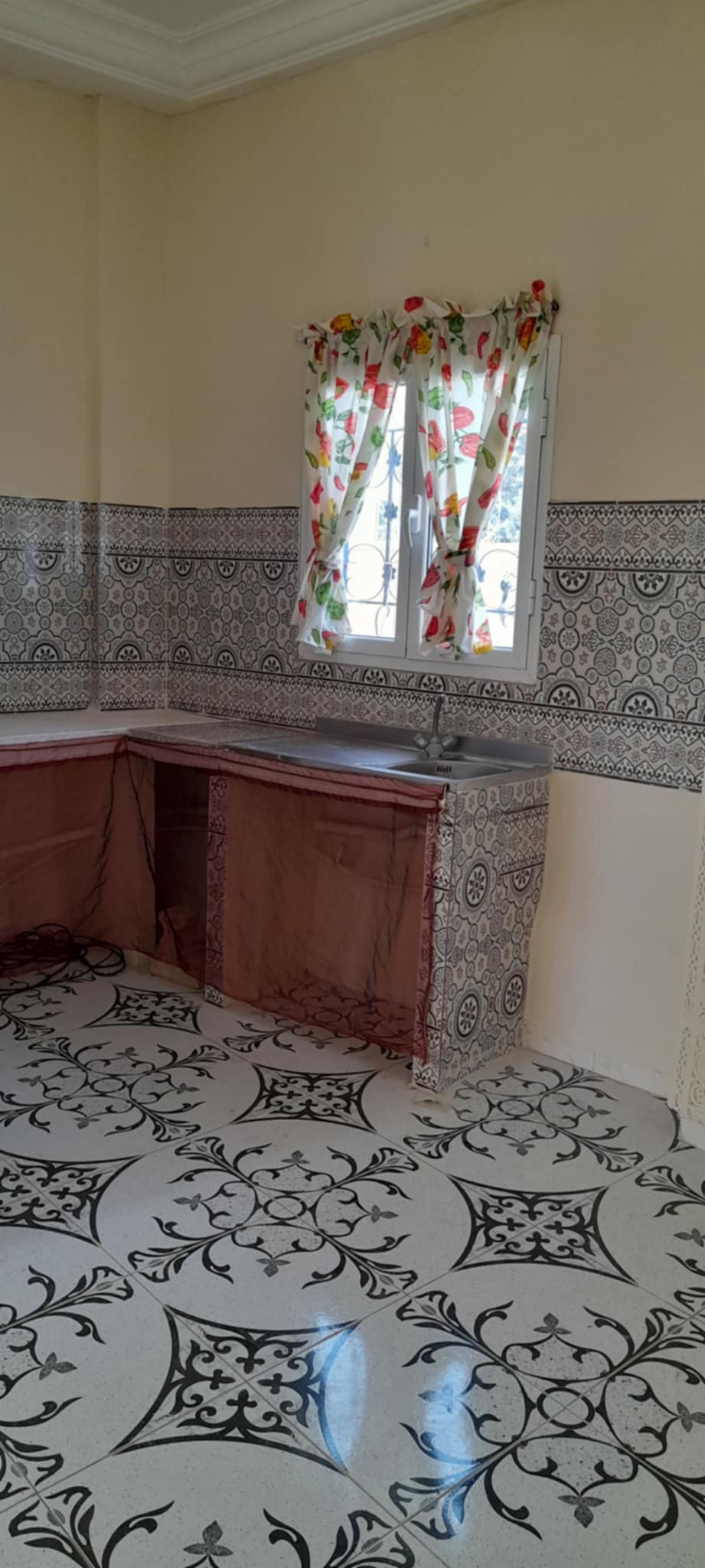 Ariana Ville Borj El Baccouche Location Appart. 1 pice Grand s0 meuble 1er etage cot  mtro ariana