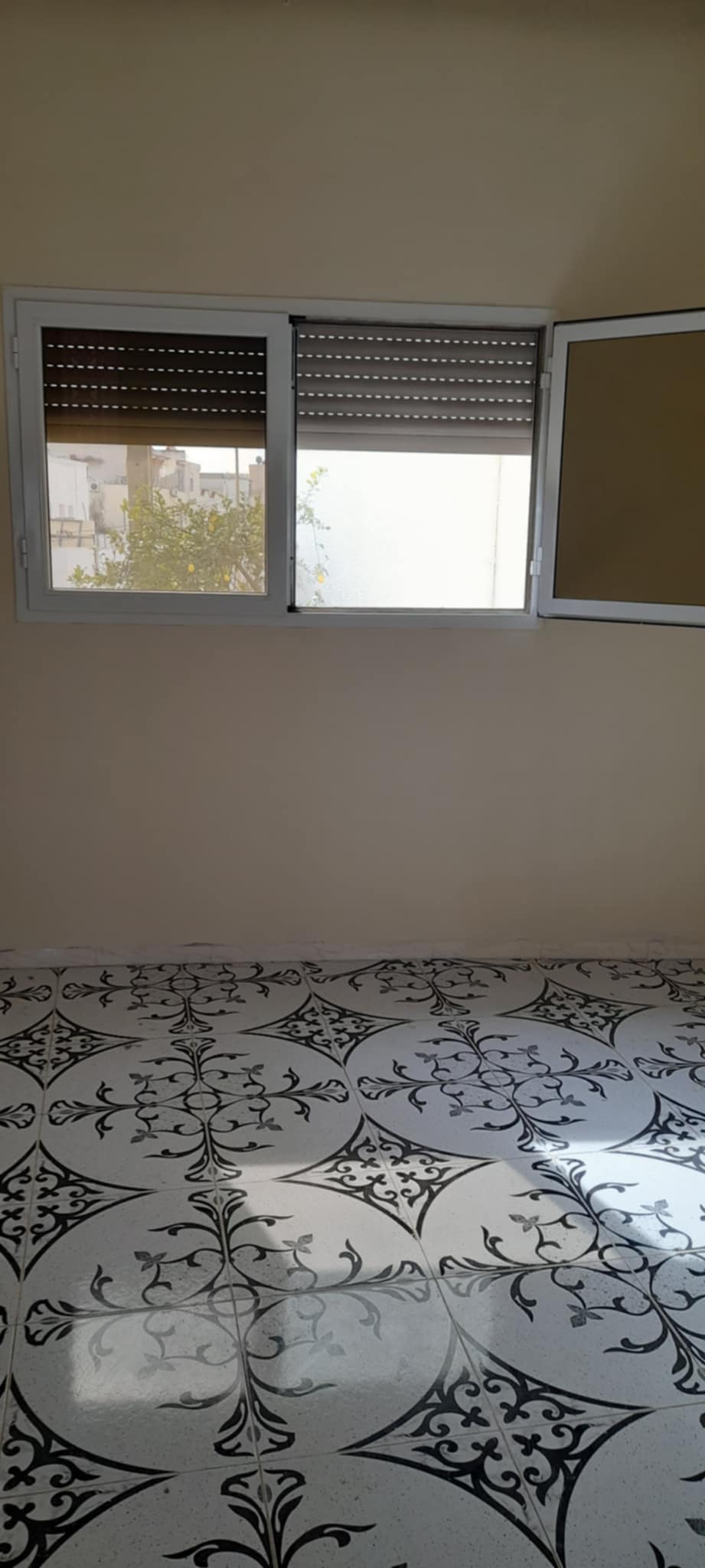 Ariana Ville Borj El Baccouche Location Appart. 1 pice Grand s0 meuble 1er etage cot  mtro ariana