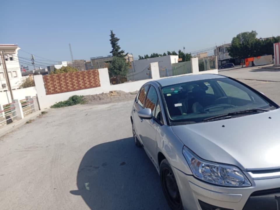 Zaghouan Cite Du Lycee Citroen C4 Trs belle voiture