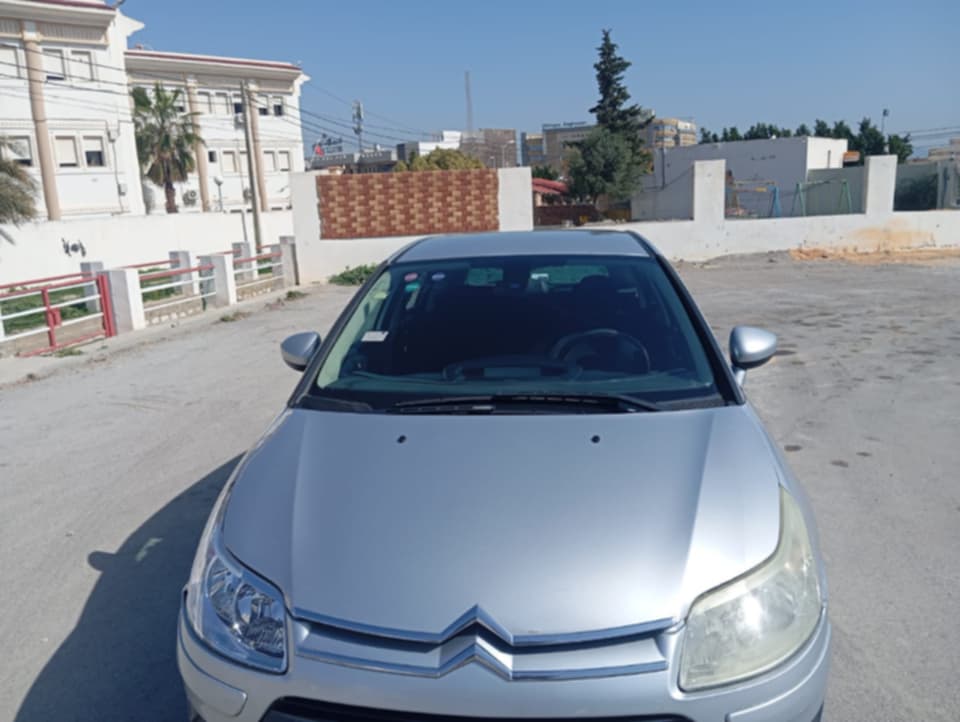 Zaghouan Cite Du Lycee Citroen C4 Trs belle voiture