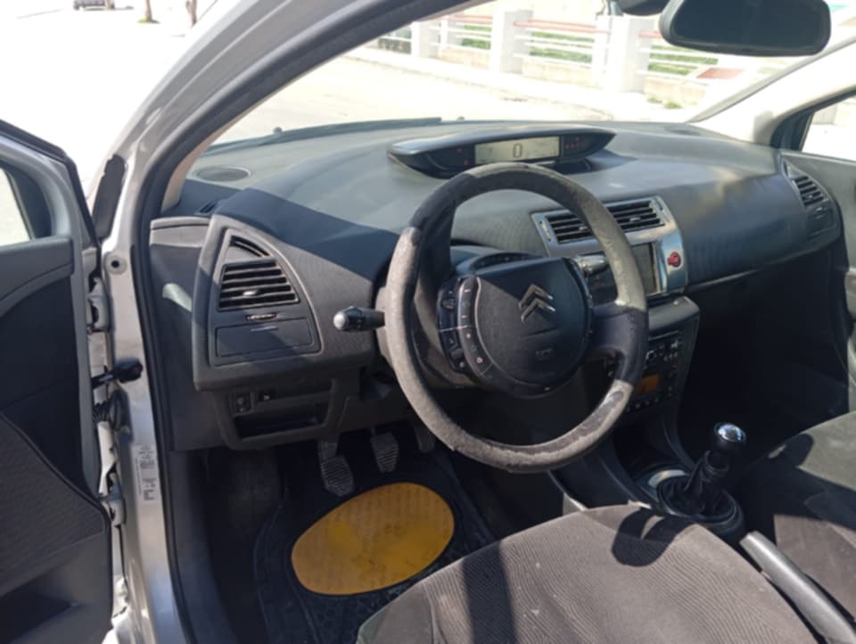 Zaghouan Cite Du Lycee Citroen C4 Trs belle voiture