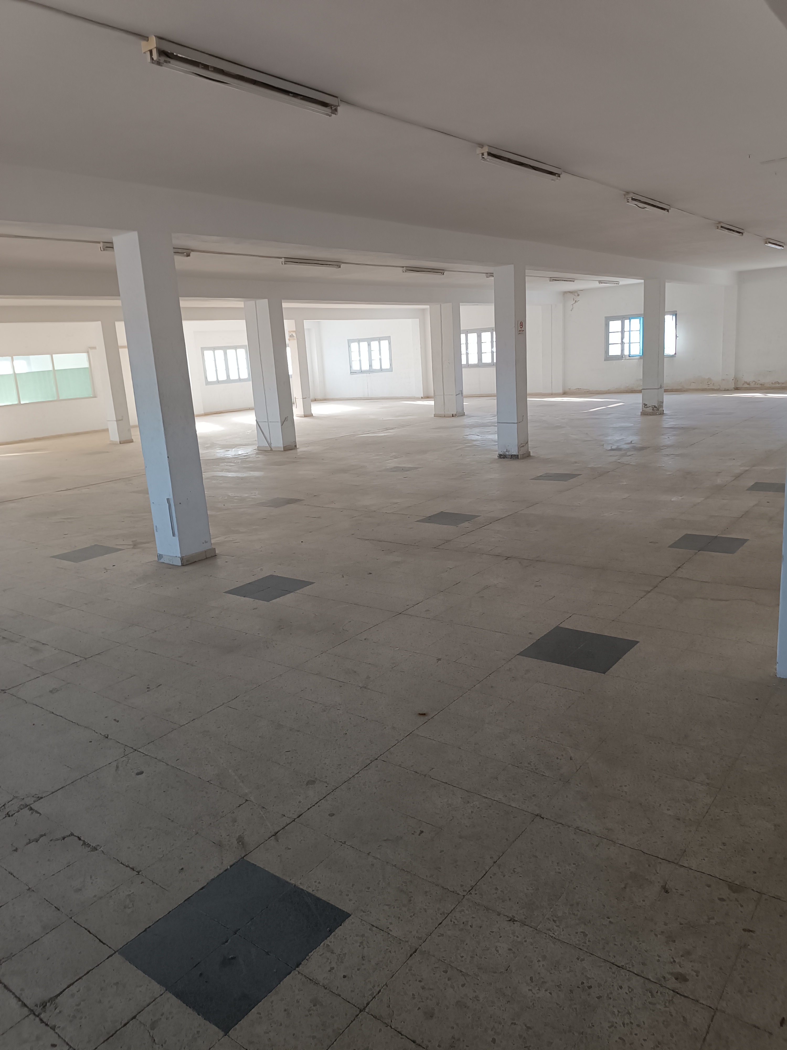 Megrine Megrine Riadh Location Surfaces Local open space 1er tage