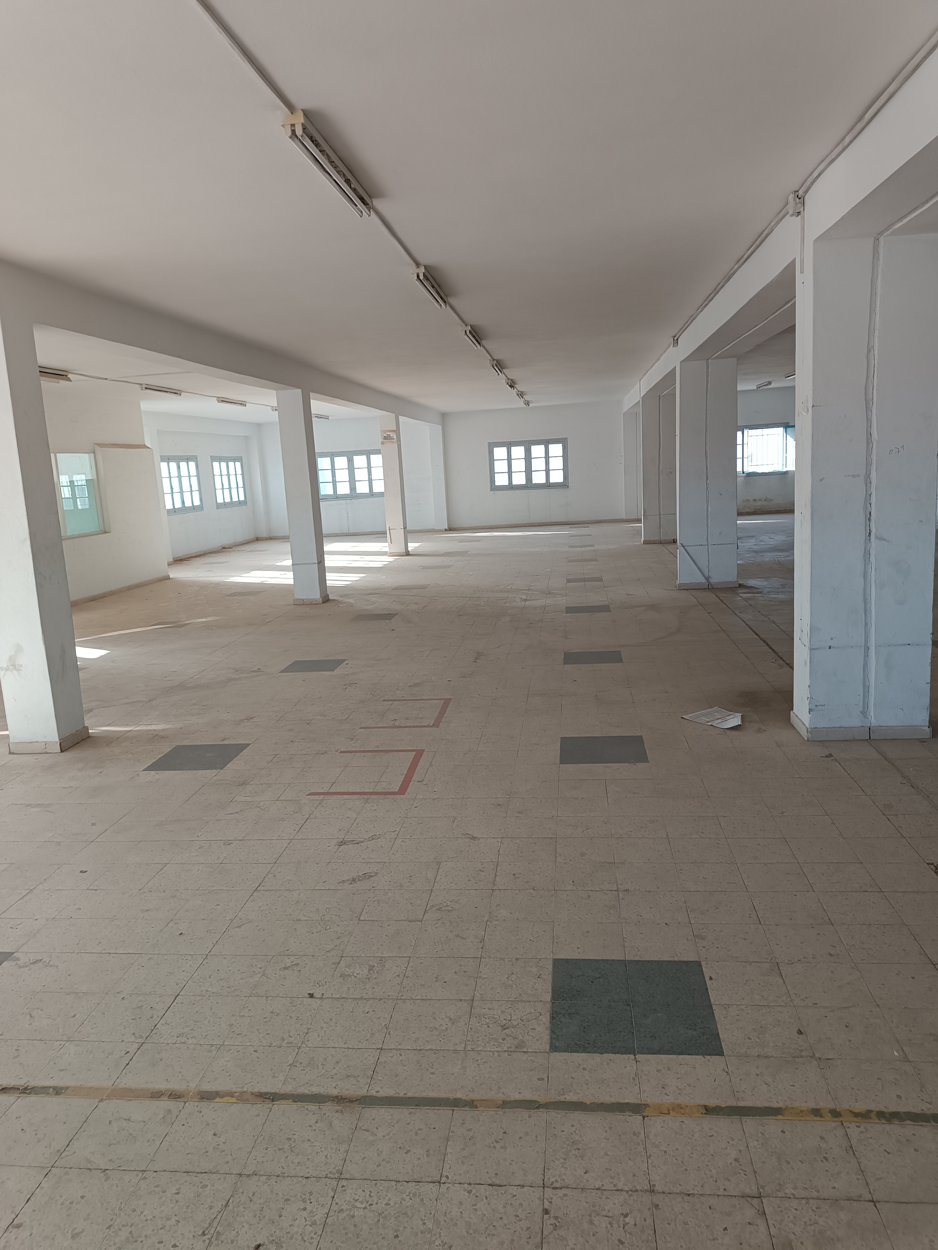 Megrine Megrine Riadh Location Surfaces Local open space 1er tage
