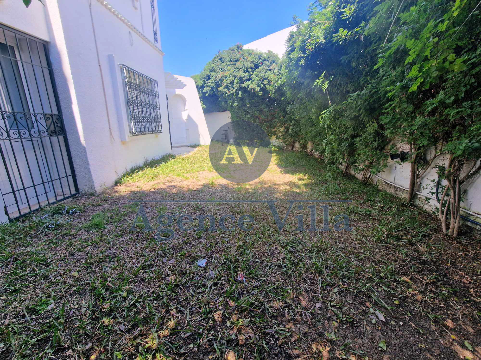 La Marsa Marsa Ennassim Location Appart. 5 pices+ Une villa s4  la marsa avec jardin