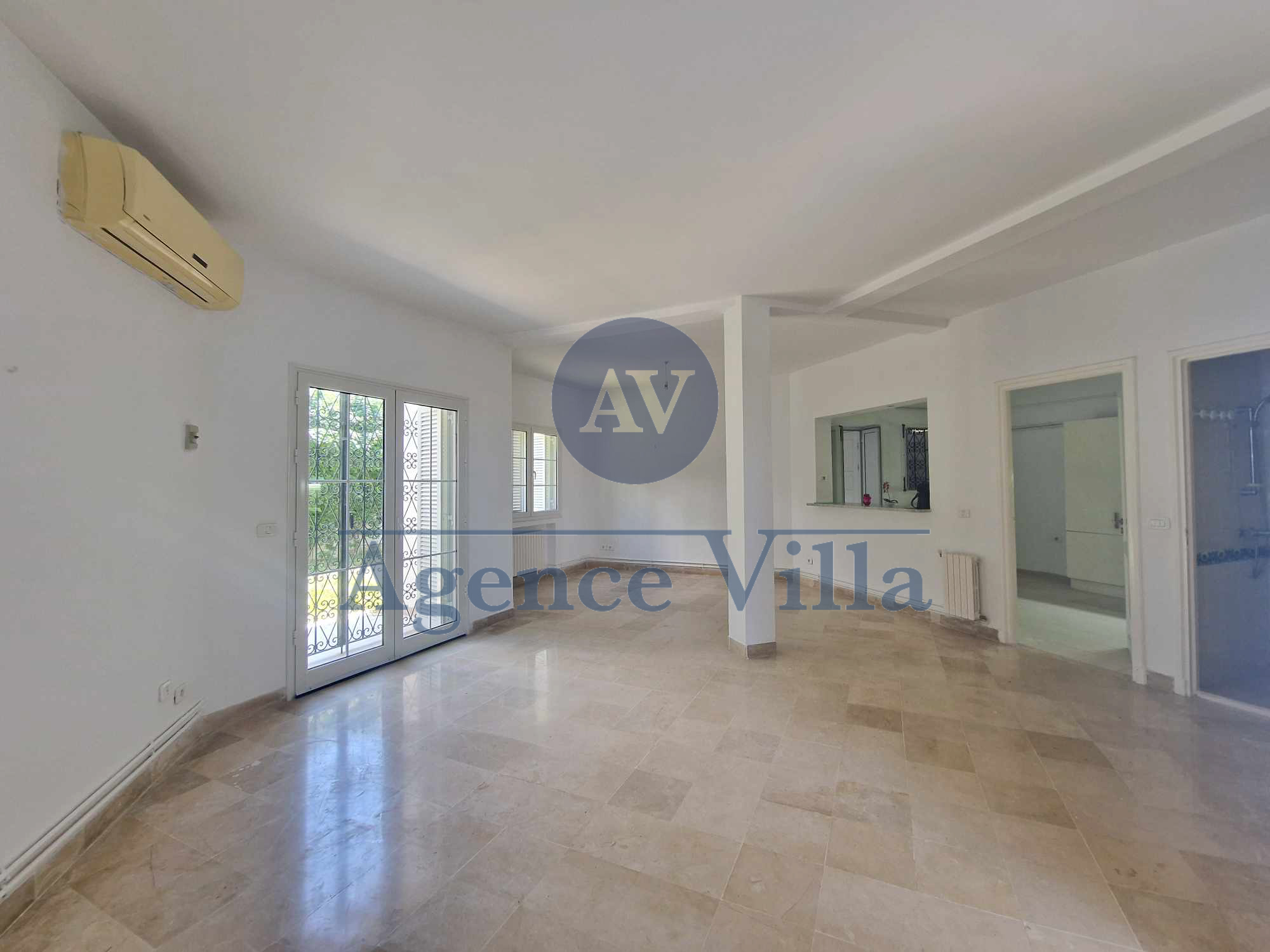 La Marsa Marsa Ennassim Location Appart. 5 pices+ Une villa s4  la marsa avec jardin