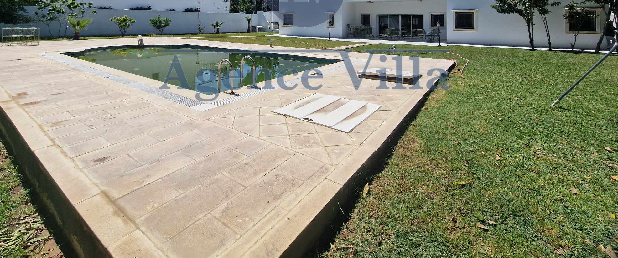La Soukra La Soukra Vente Autre Une grande villa avec piscine  la soukra