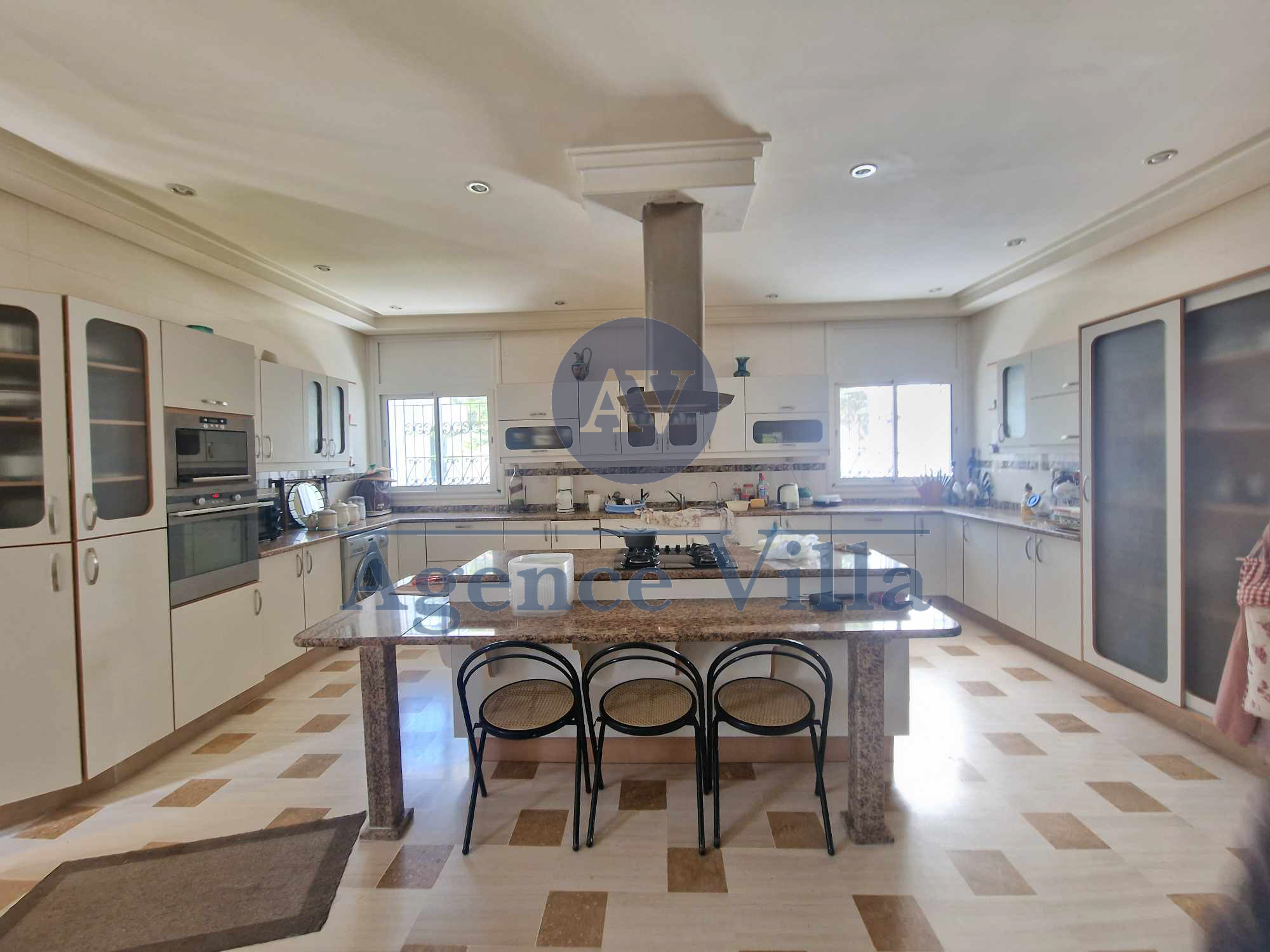 La Soukra La Soukra Vente Autre Une grande villa avec piscine  la soukra