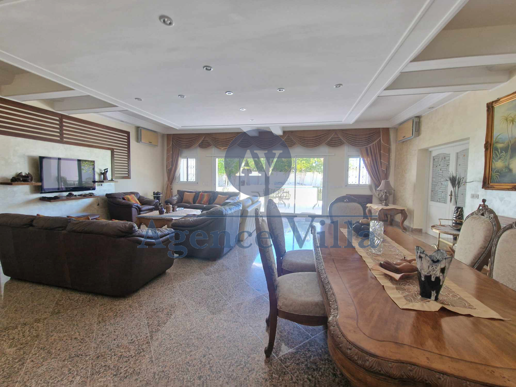 La Soukra La Soukra Vente Autre Une grande villa avec piscine  la soukra