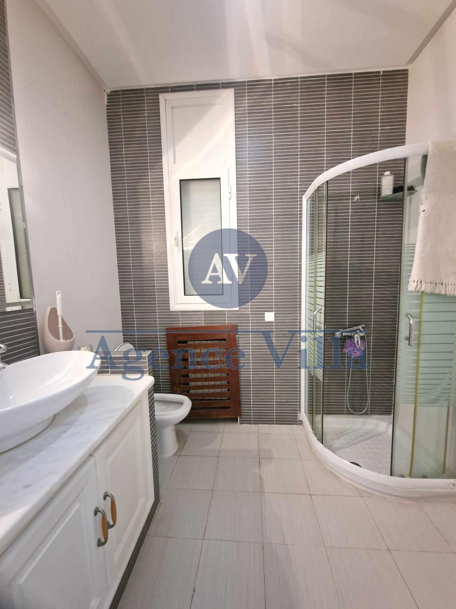 La Soukra La Soukra Vente Autre Une grande villa avec piscine  la soukra