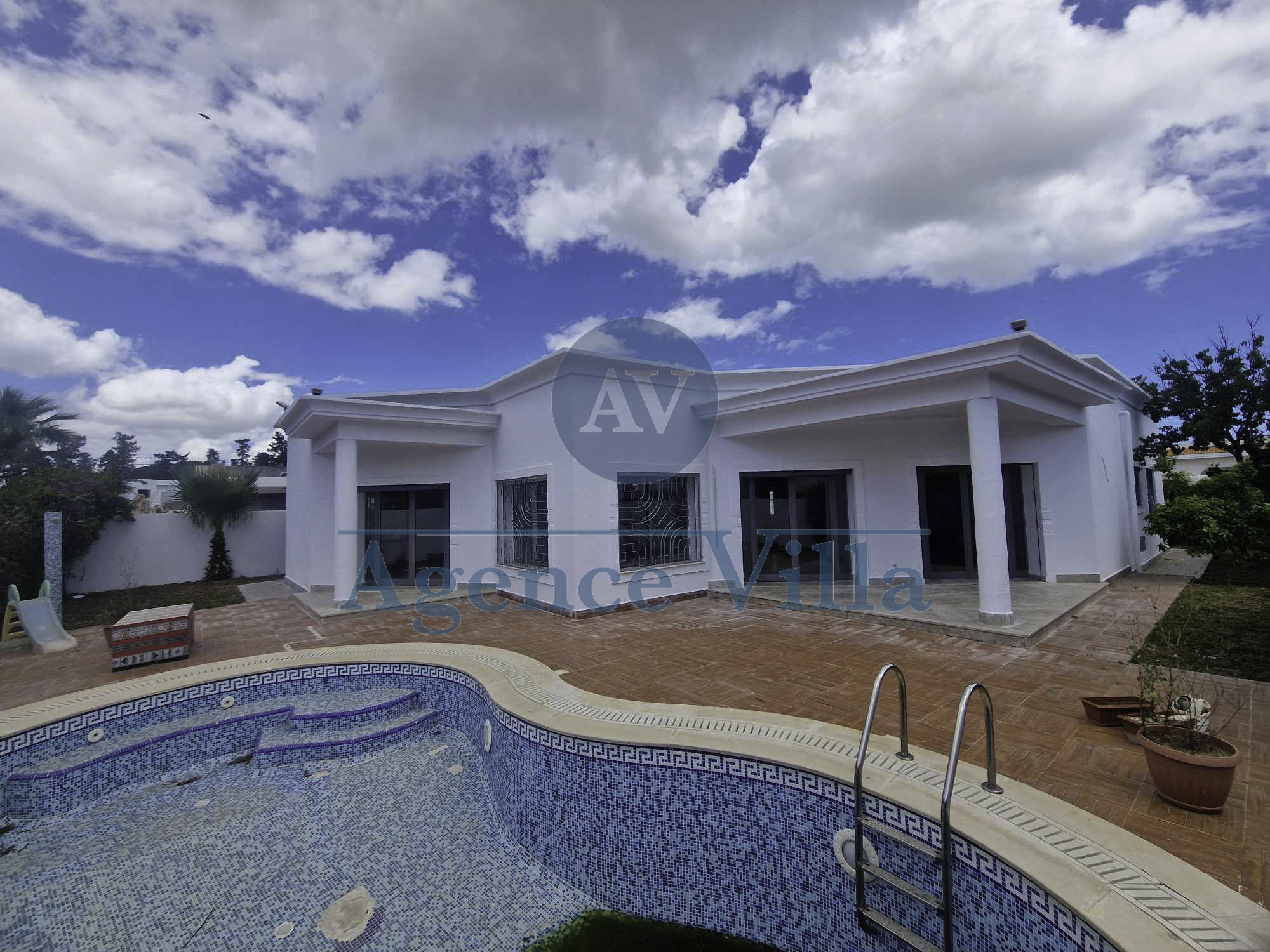 La Soukra La Soukra Location Autre Une villa plain pied  la soukra avec piscine