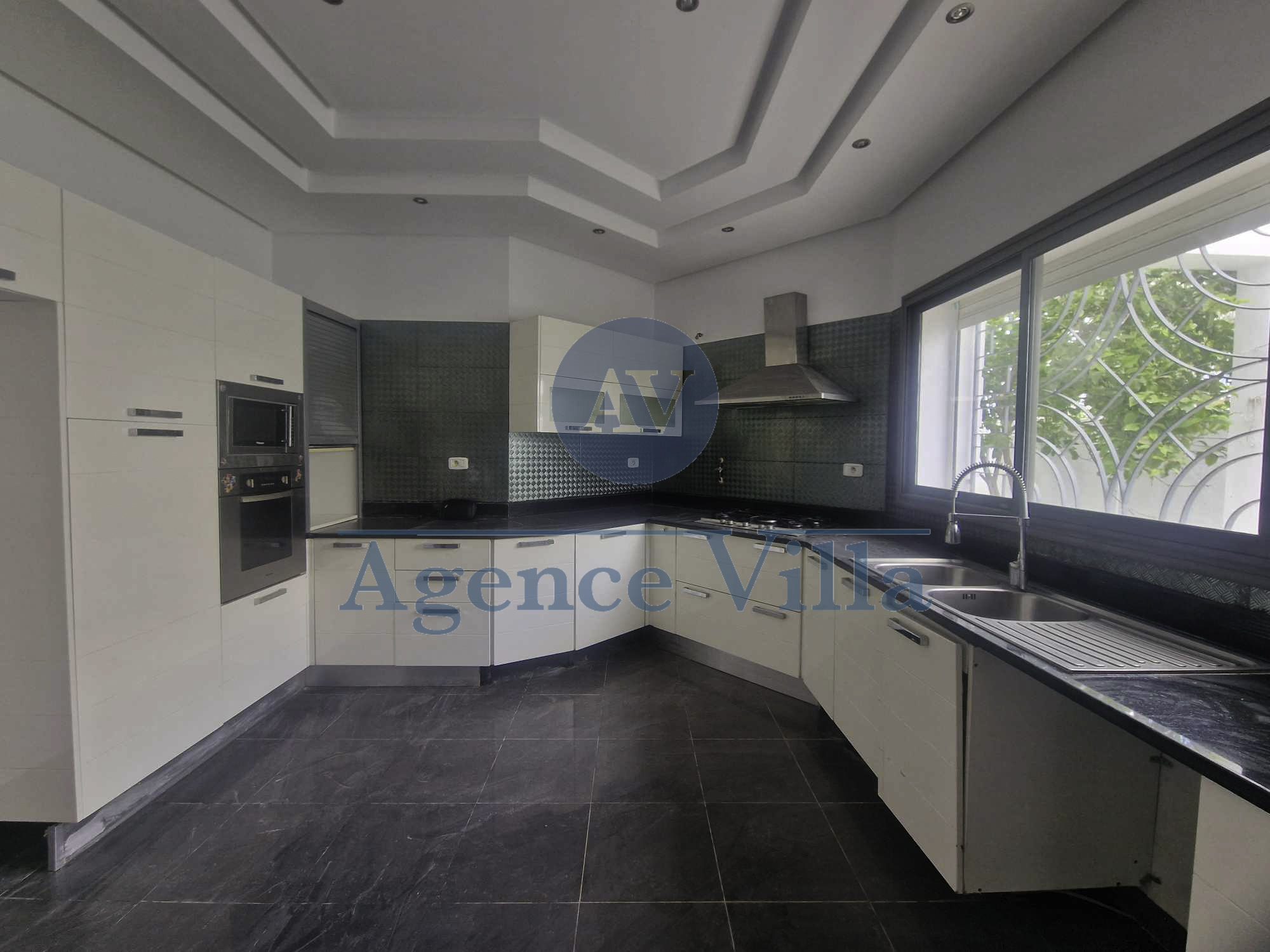 La Soukra La Soukra Location Autre Une villa plain pied  la soukra avec piscine