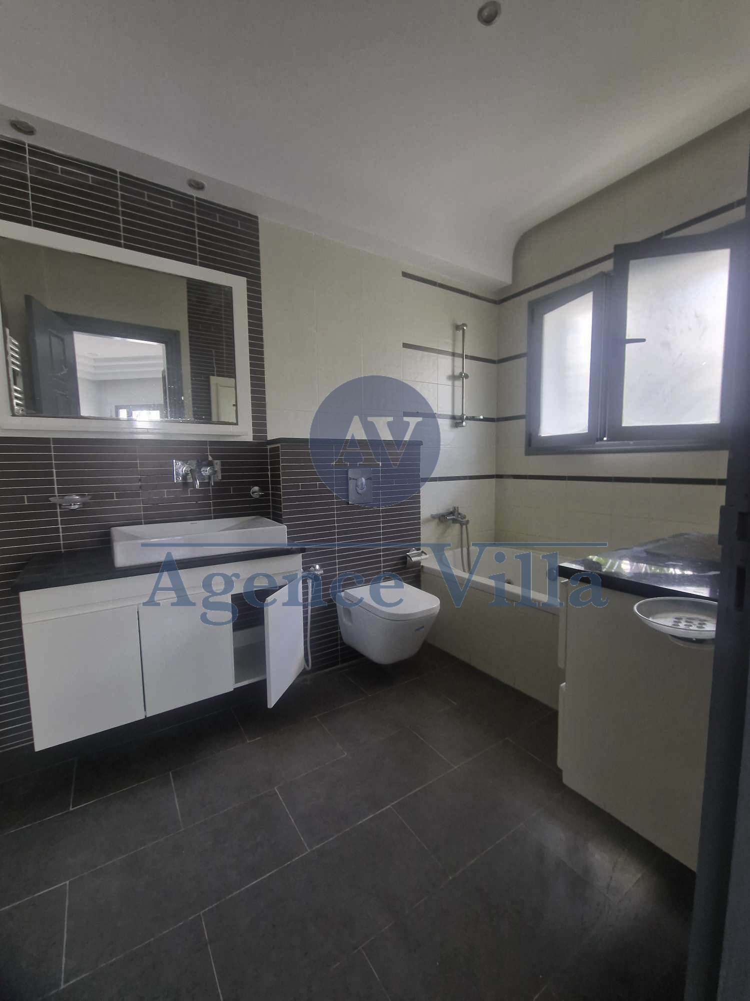 La Soukra La Soukra Location Autre Une villa plain pied  la soukra avec piscine