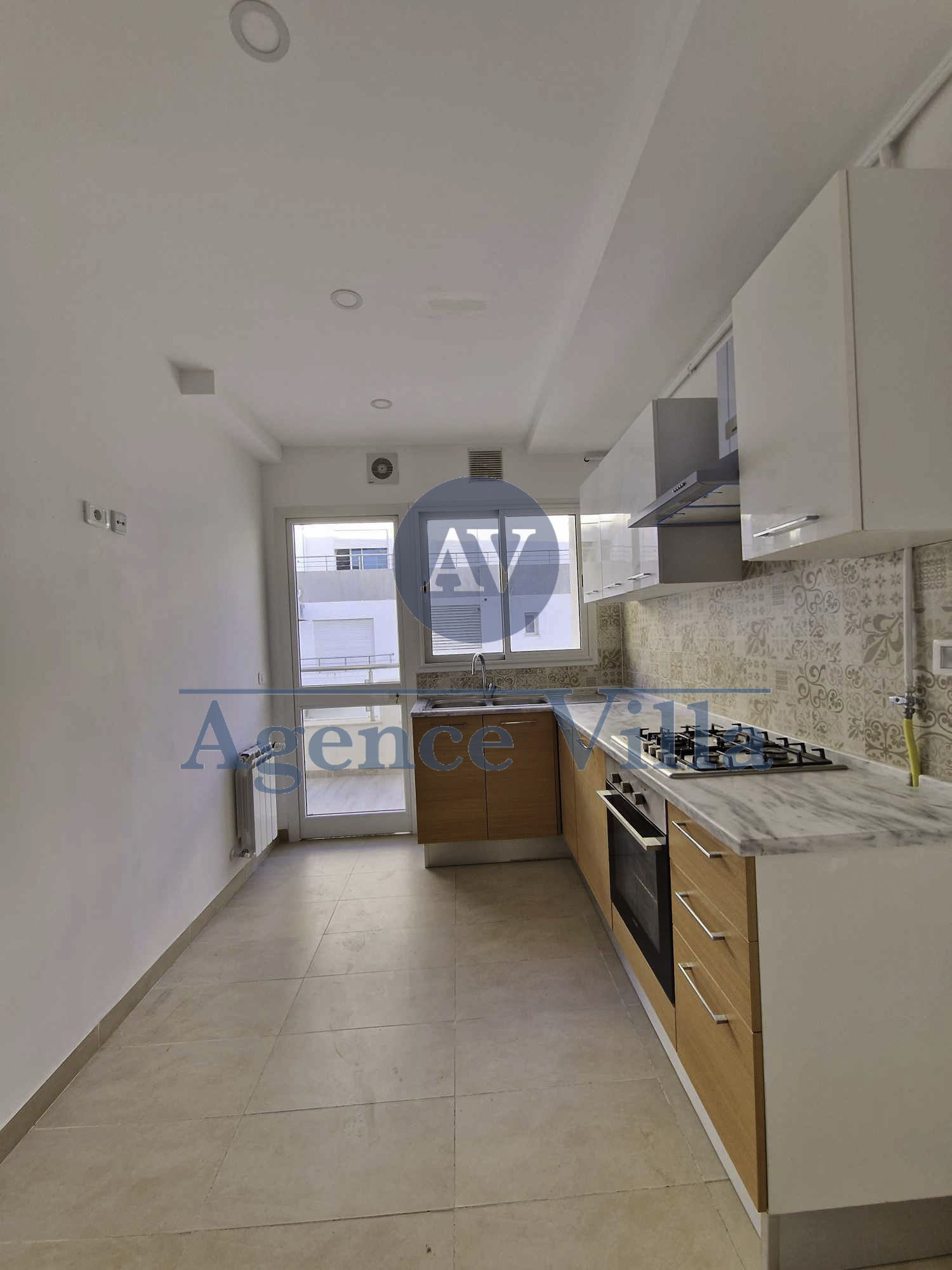 La Soukra La Soukra Location Appart. 4 pices Un appartement s3 avec place parking  la soukra