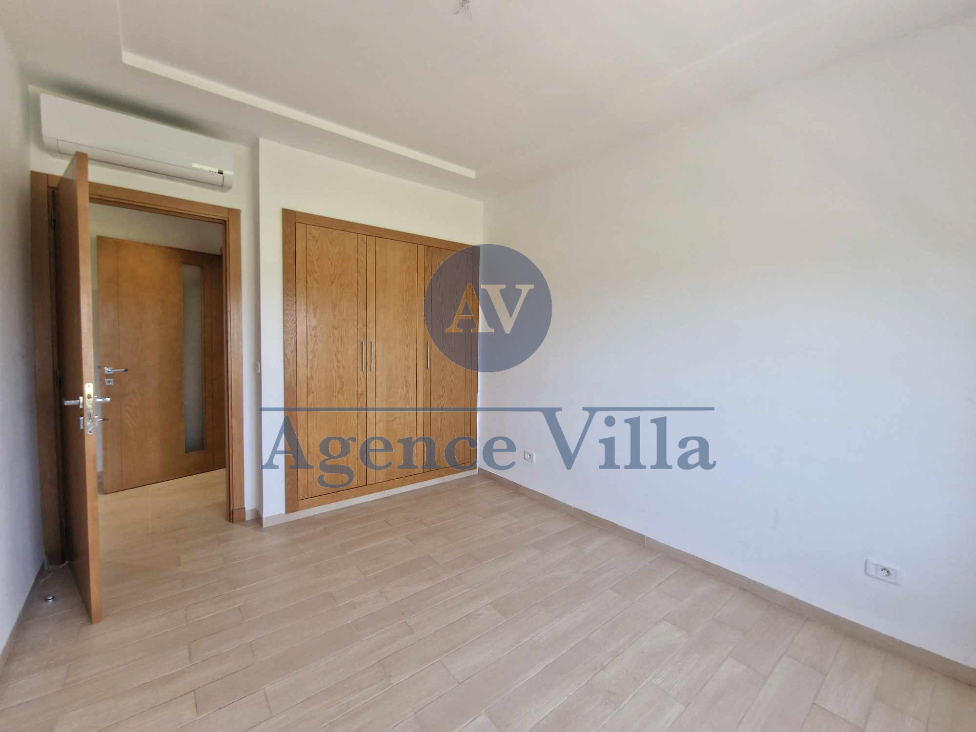 La Soukra La Soukra Location Appart. 4 pices Un appartement s3 avec place parking  la soukra