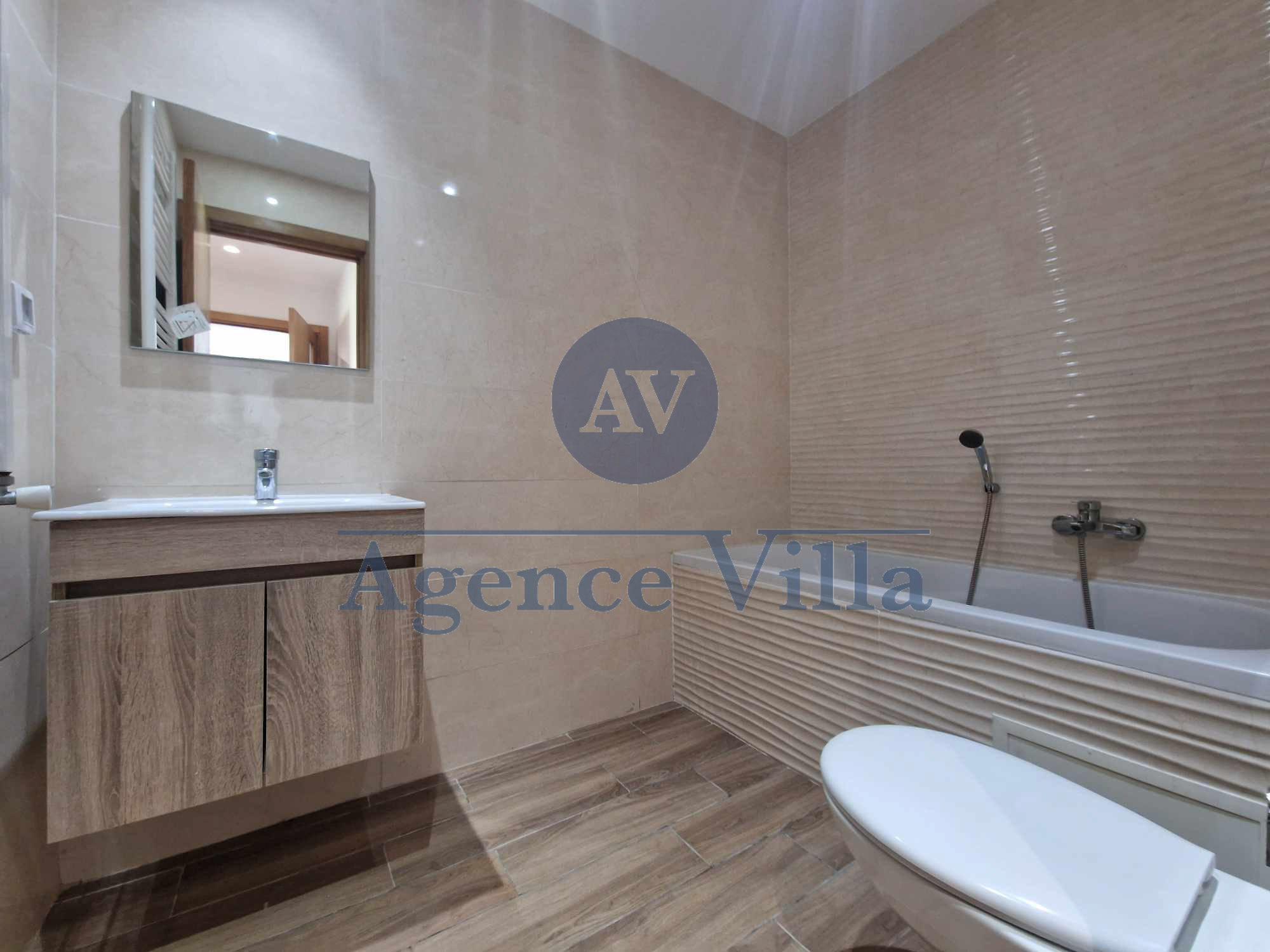 La Soukra La Soukra Location Appart. 4 pices Un appartement s3 avec place parking  la soukra