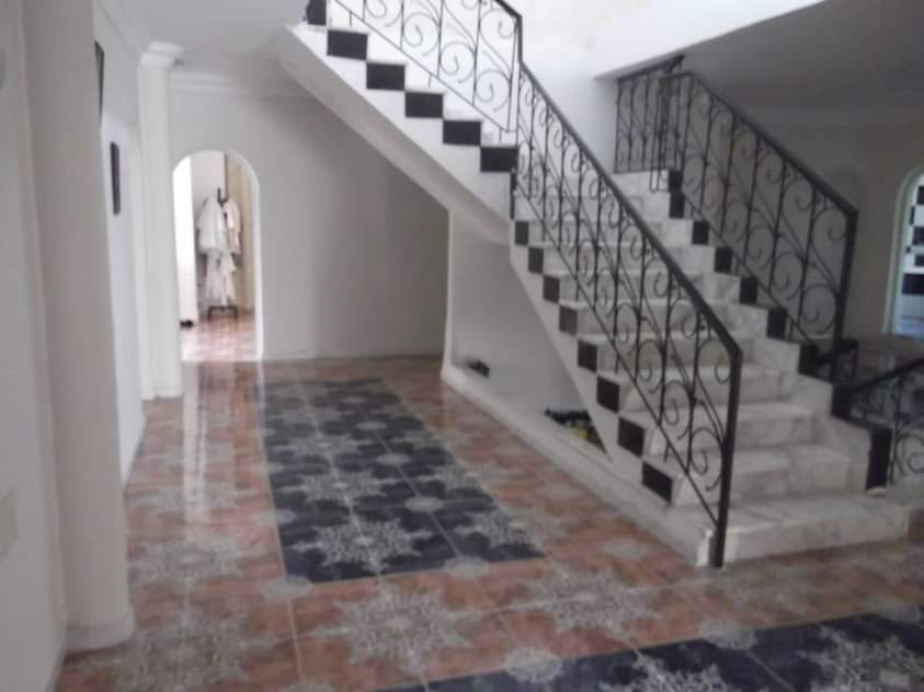 Tabarka Ain Essobh Vente Duplex Maison duplex avec fond de commerce