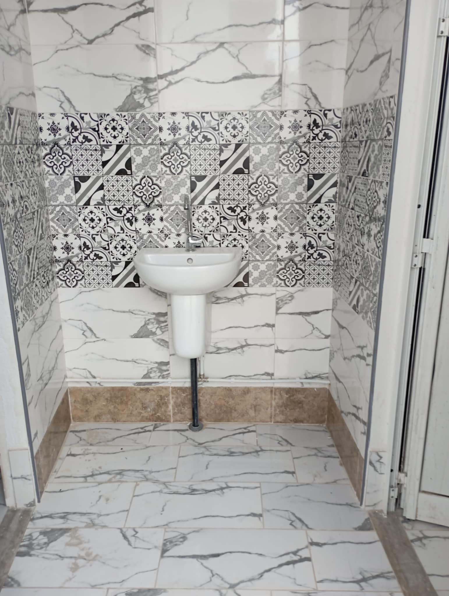 Ksar Helal Ksar Helal Location Surfaces Local neuf  moknine 387 zone calme et prospre