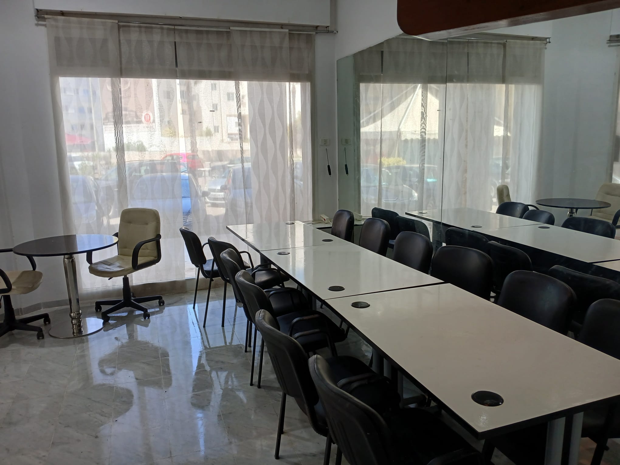 La Marsa Berge Du Lac Bureaux & Commerces Grance libre Local commercial bureau prs htel movenpick lac