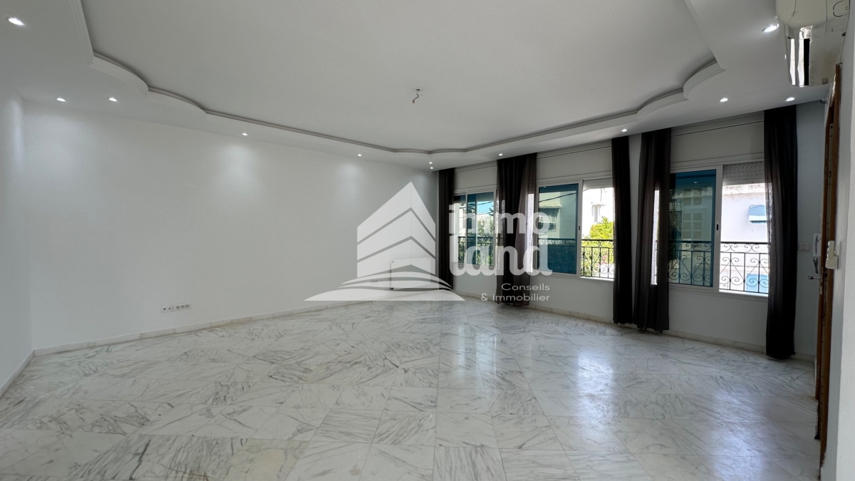 La Marsa Cite El Mhiri Location Appart. 4 pices Etage de villa s3  la marsa ville