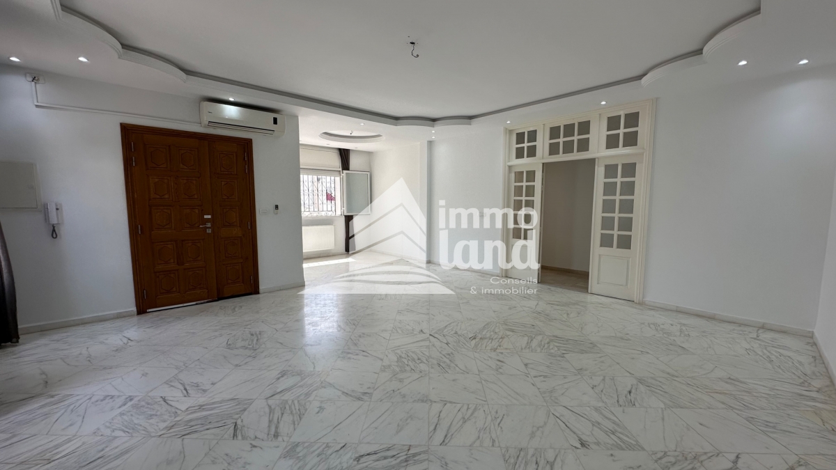 La Marsa Cite El Mhiri Location Appart. 4 pices Etage de villa s3  la marsa ville