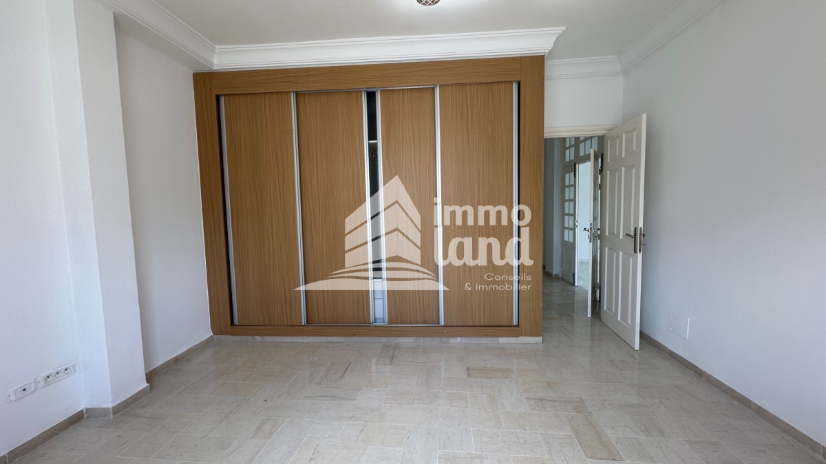 La Marsa Cite El Mhiri Location Appart. 4 pices Etage de villa s3  la marsa ville