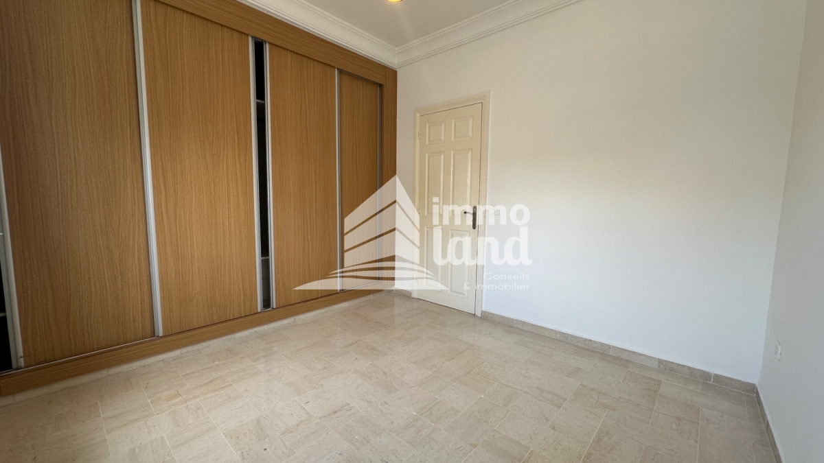 La Marsa Cite El Mhiri Location Appart. 4 pices Etage de villa s3  la marsa ville