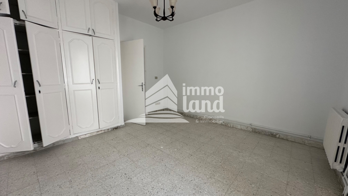 La Marsa Cite El Ahmadi Location Appart. 4 pices Appartement s3  la marsa plage