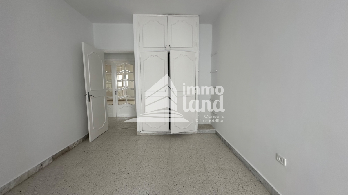La Marsa Cite El Ahmadi Location Appart. 4 pices Appartement s3  la marsa plage