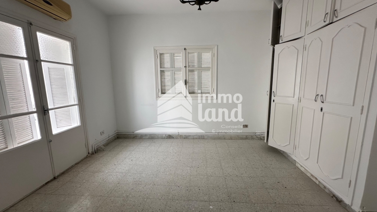 La Marsa Cite El Ahmadi Location Appart. 4 pices Appartement s3  la marsa plage