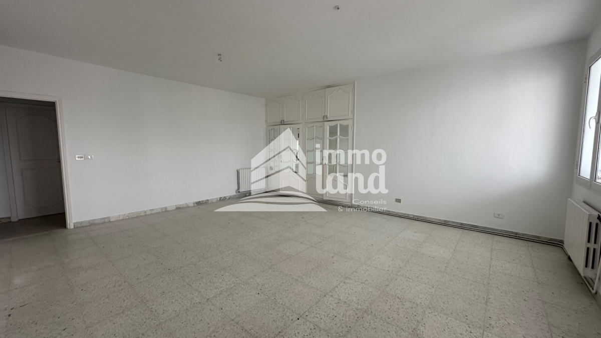 La Marsa Cite El Ahmadi Location Appart. 4 pices Appartement s3  la marsa plage
