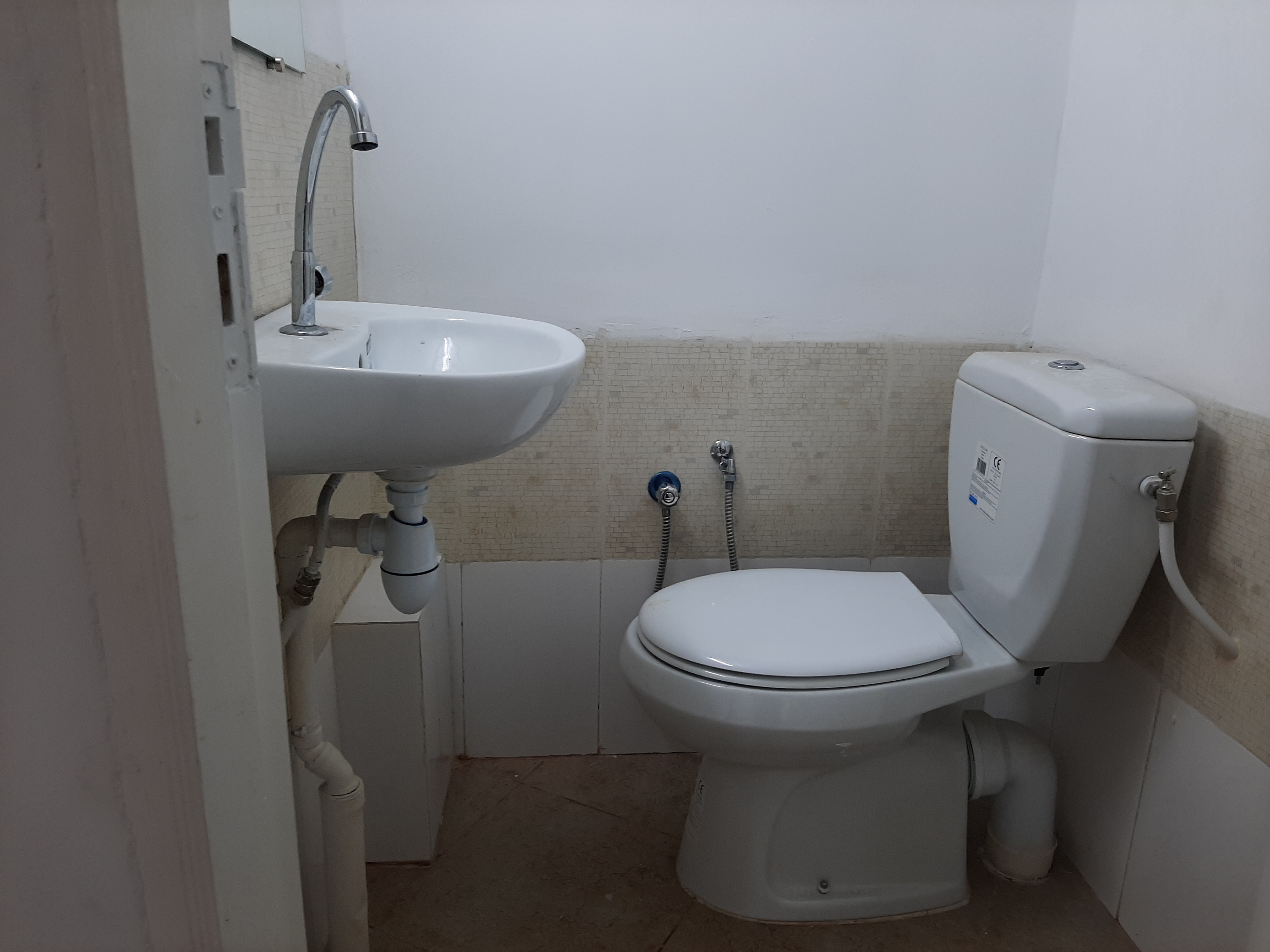 Cite El Khadra Zone urbaine nord Location Appart. 4 pices Appartement  usage bureau  au centre urbain nord