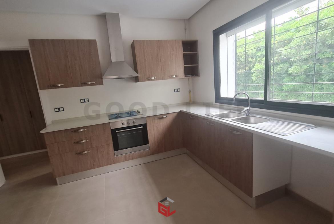 El Menzah El Menzah 4 Location Appart. 5 pices+ S4 avec jardin et chambre de service  menzah 4