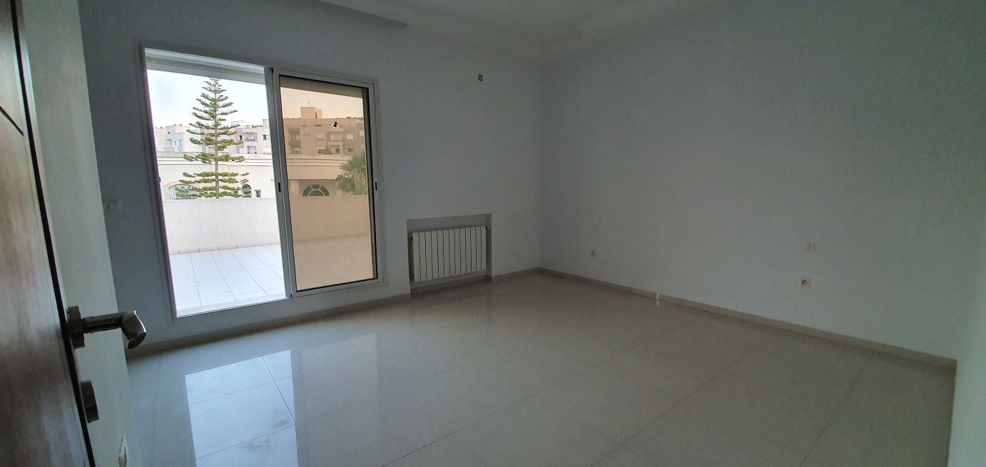 Ariana Ville Riadh Landlous Location Appart. 2 pices S1 avec une grande terrasse et vue panoramique