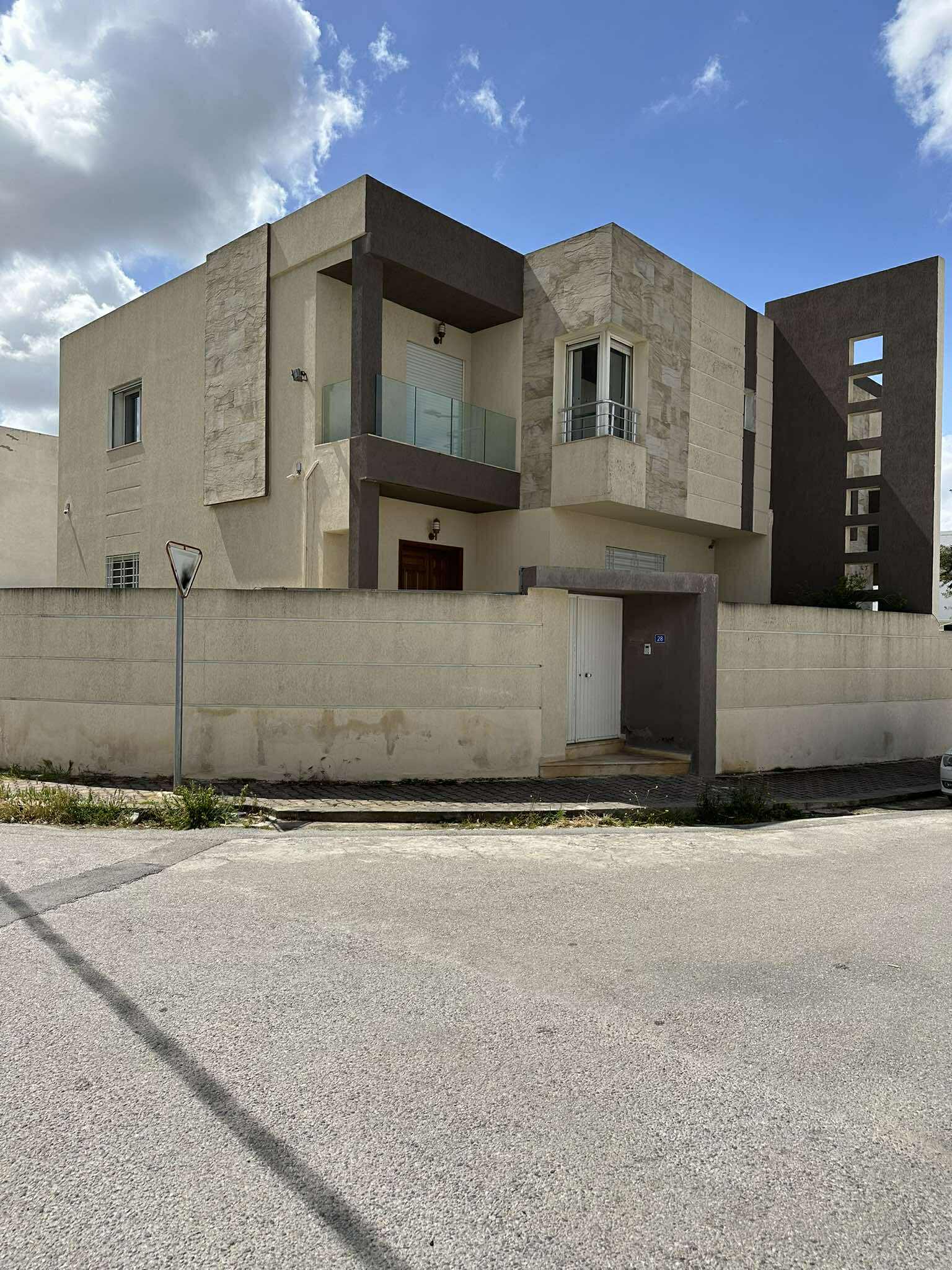 El Menzah El Menzah 1 Location Maisons Villa jumele s6 avec jardin  menzah 1