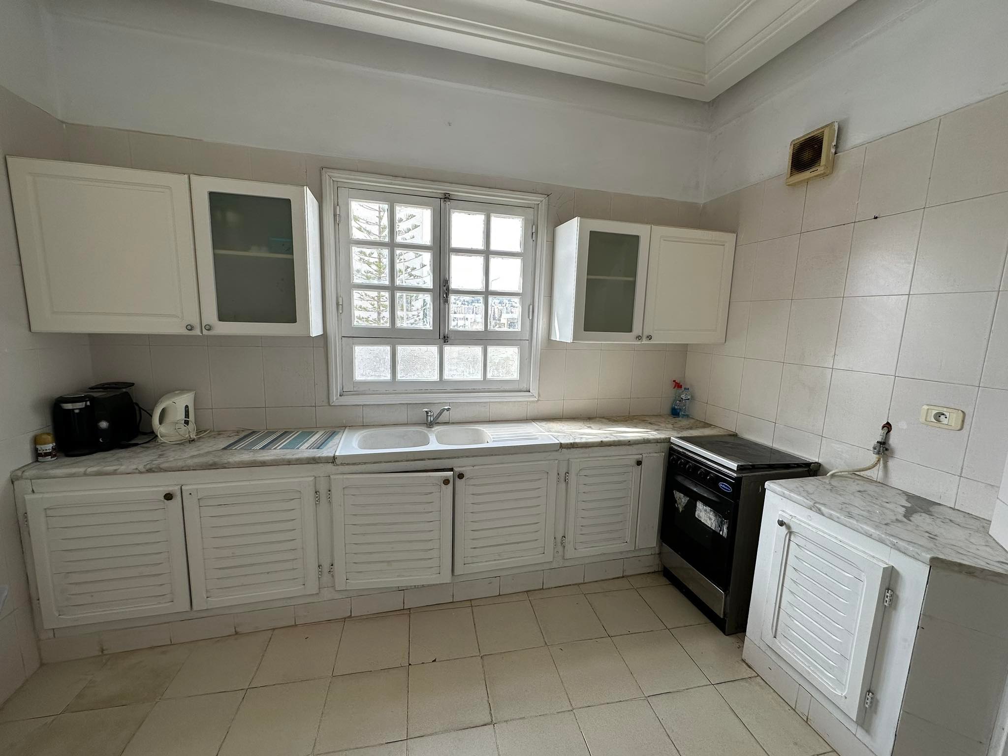 Ariana Ville El Menzah 7 Location Appart. 4 pices Etage de villa s3 meubl  menzah 7