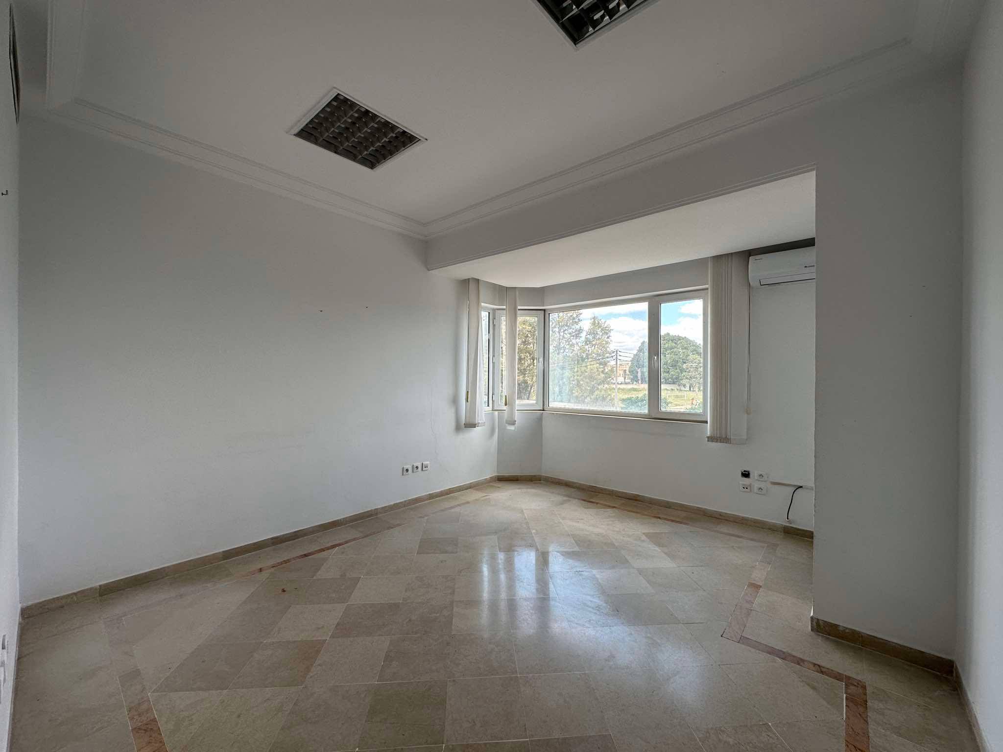 Cite El Khadra Zone urbaine nord Bureaux & Commerces Bureau Bureau a4 au centre urbain nord