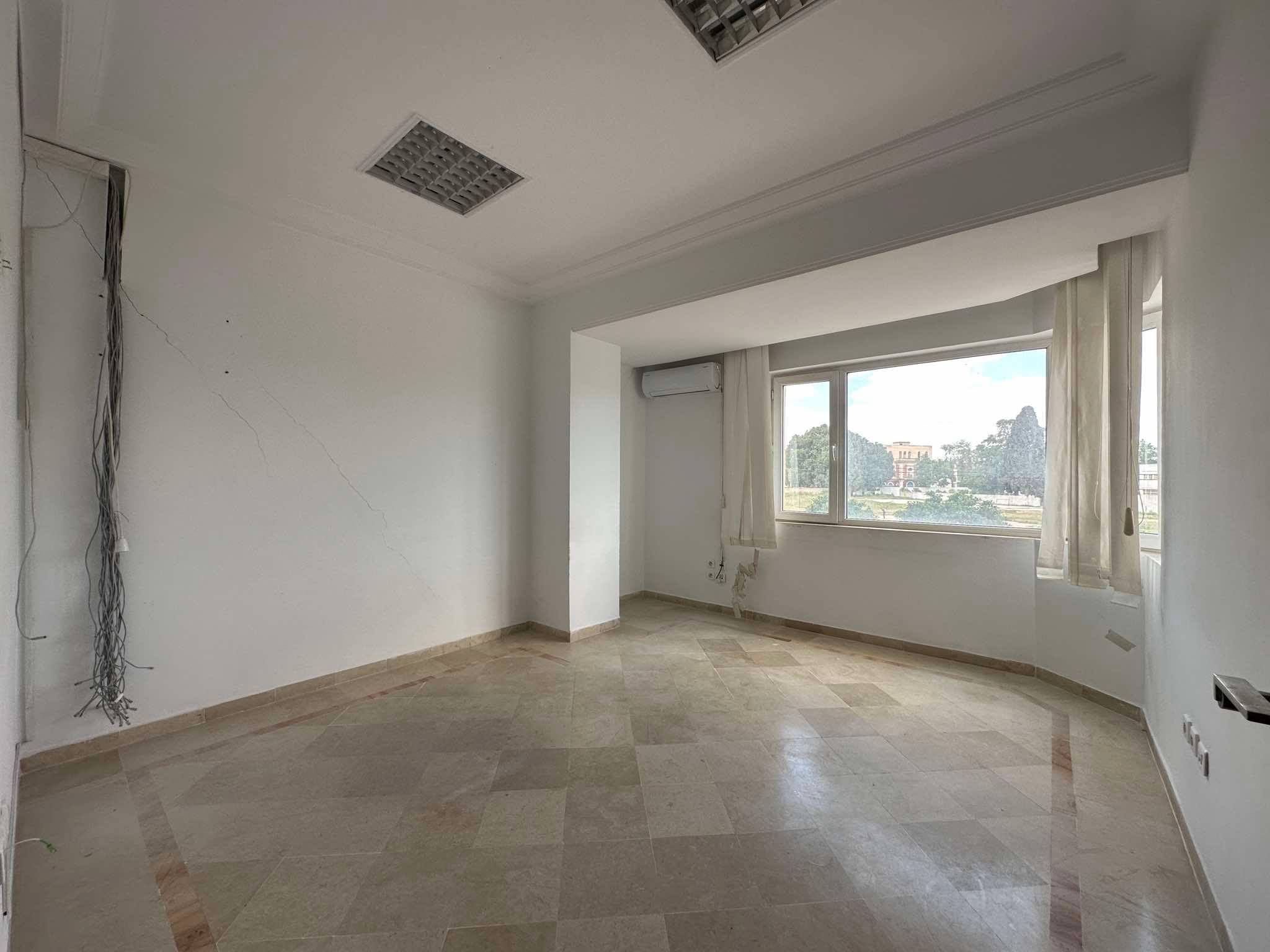Cite El Khadra Zone urbaine nord Bureaux & Commerces Bureau Bureau a4 au centre urbain nord