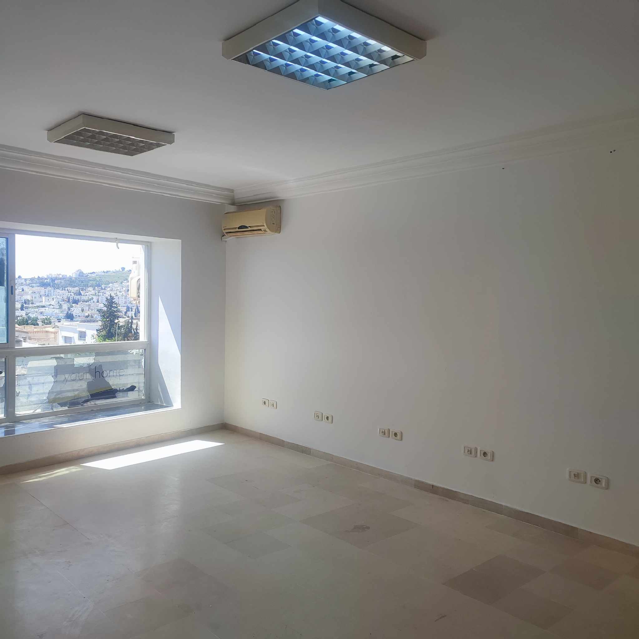 Ariana Ville Cite Ennasr 2 Location Appart. 2 pices Bureau d'une pice