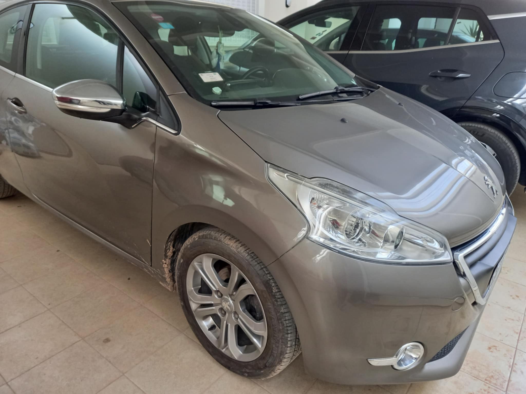Ariana Ville Riadh Landlous Peugeot Peugeot 208 en excellent tat