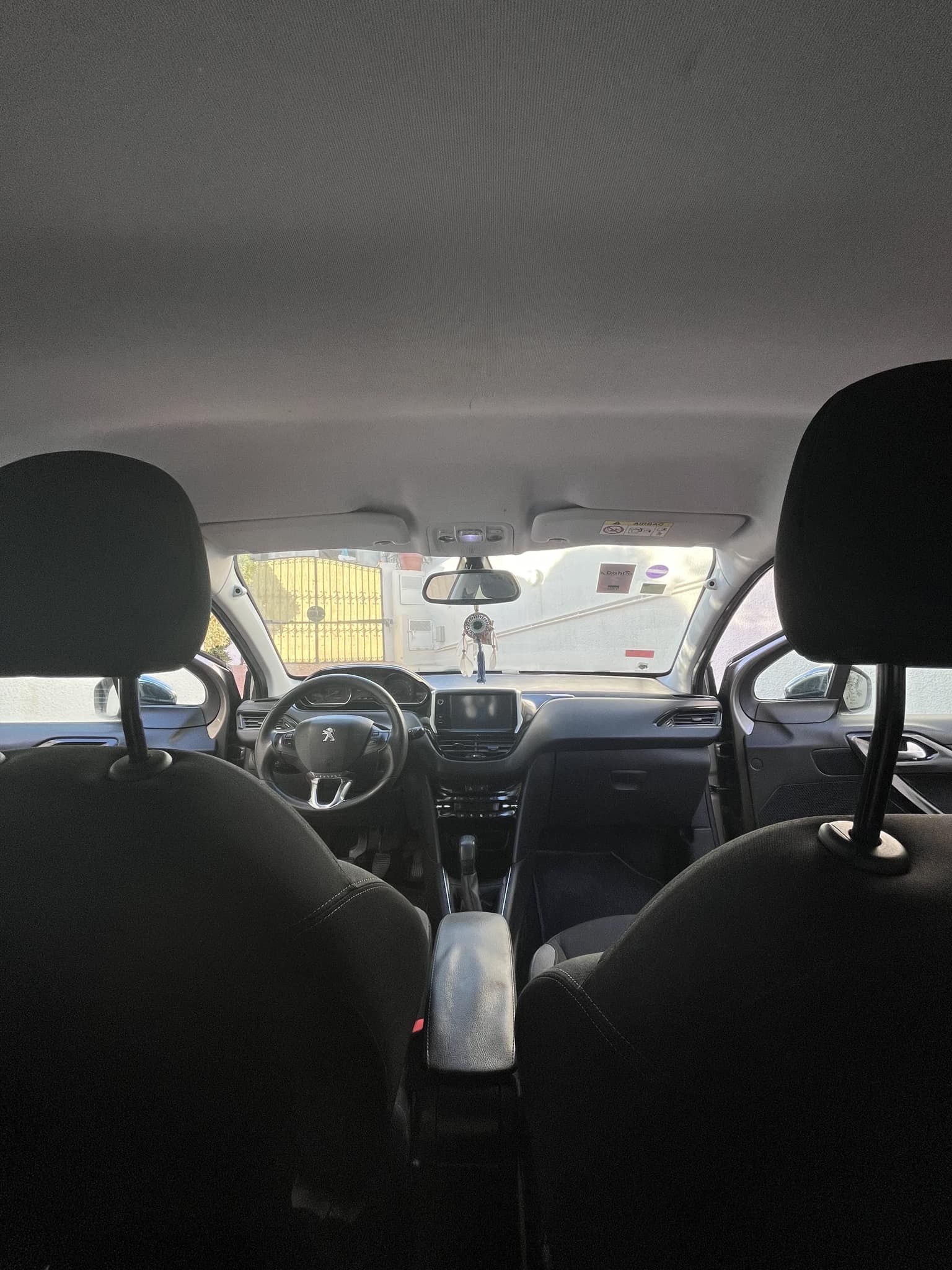 Ariana Ville Riadh Landlous Peugeot Peugeot 208 en excellent tat