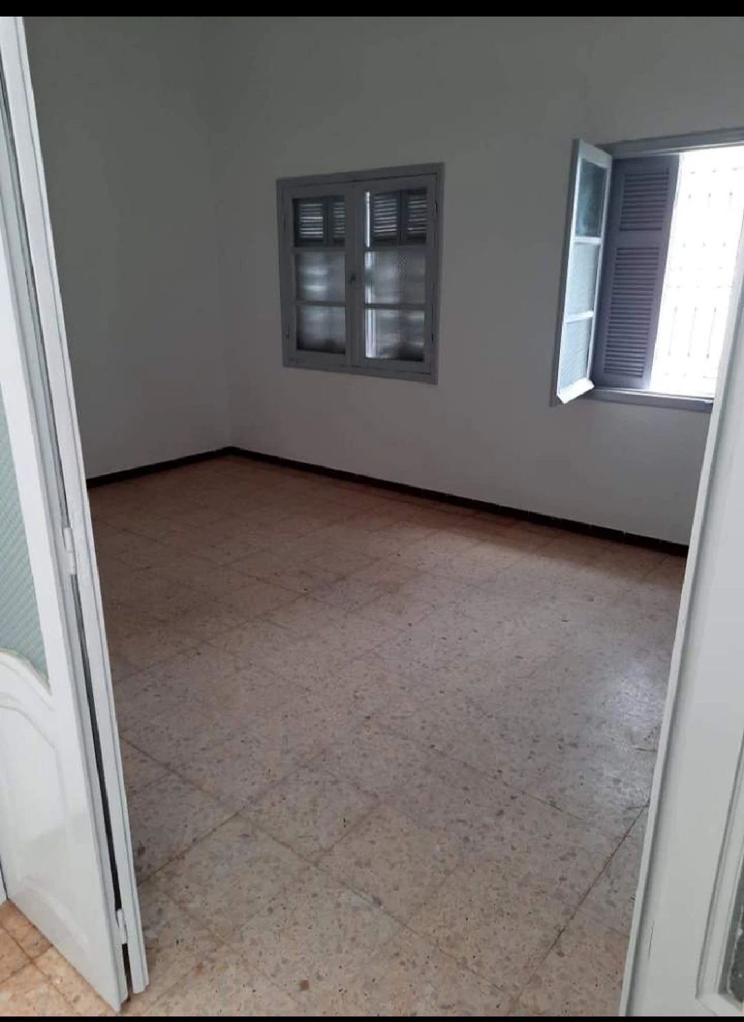 Sakiet Ezzit Merkez Bouacida Location Maisons Maison avec garage et jardin