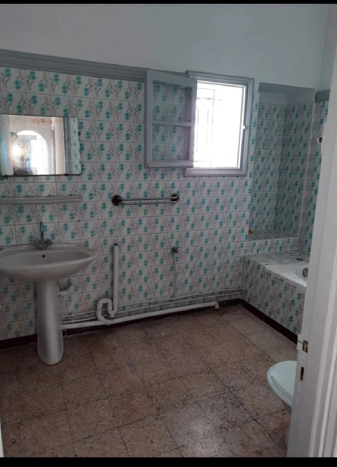 Sakiet Ezzit Merkez Bouacida Location Maisons Maison avec garage et jardin