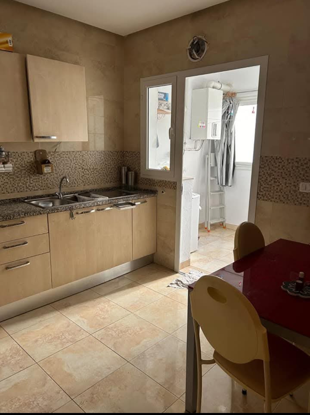 La Soukra La Soukra Vente Appart. 2 pices S2 soukra presque neuf